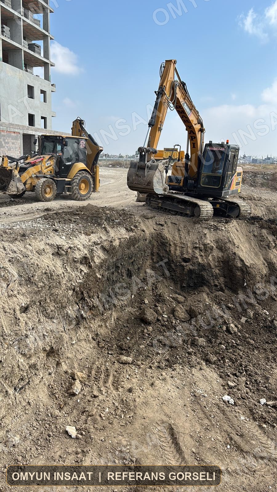 İş makinaları ile hafriyat çalışması